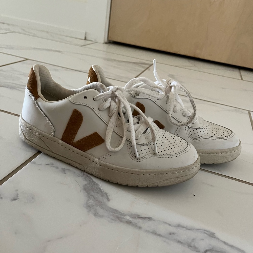 Veja V-10 sneakers